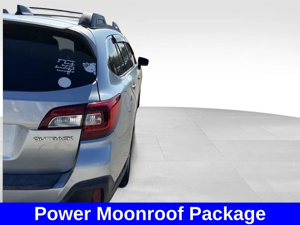 Used 2018 Silver Subaru 2.5i Premium image 5