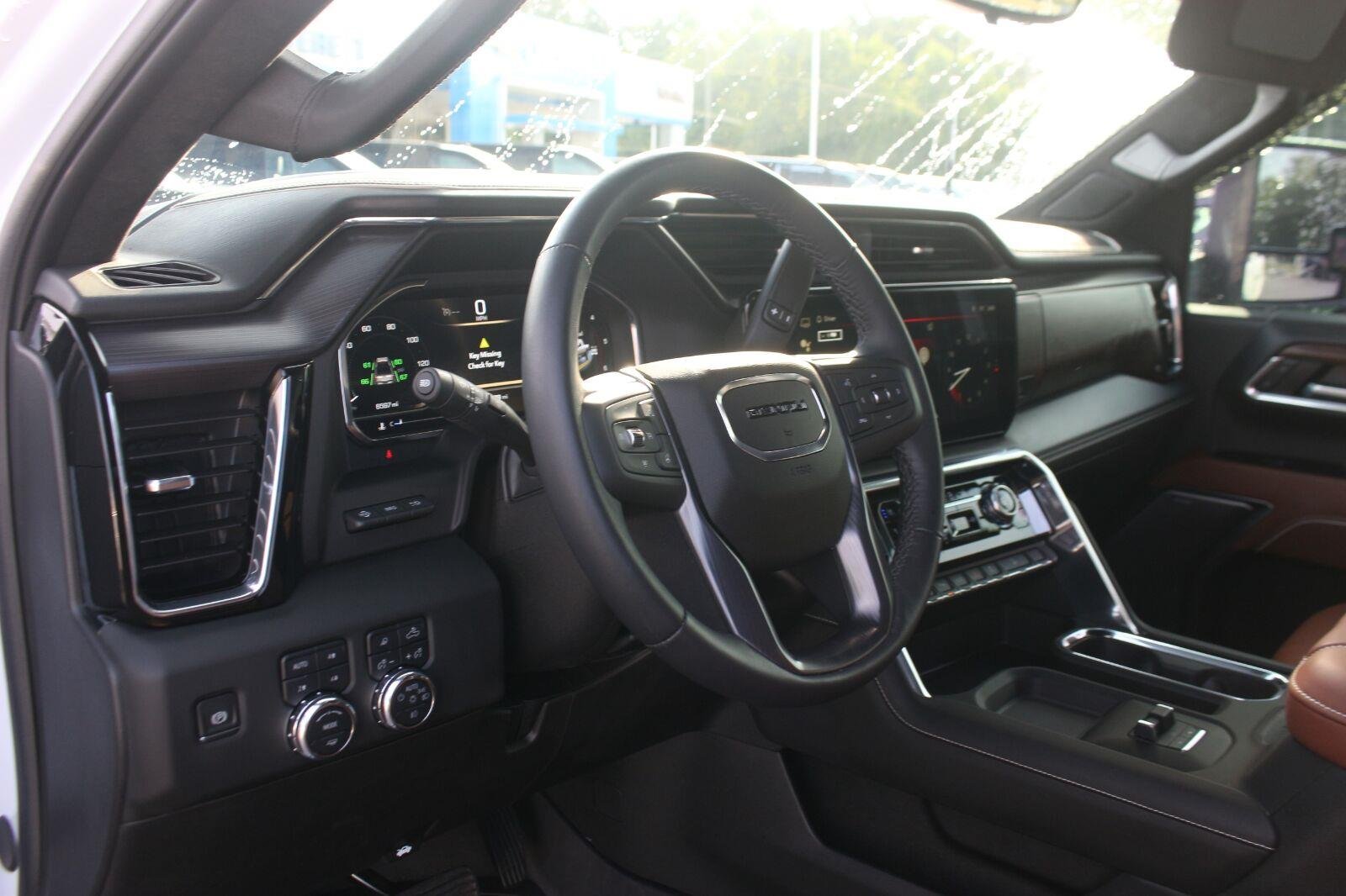 Used 2025 White Frost Tricoat GMC Denali Ultimate image 17