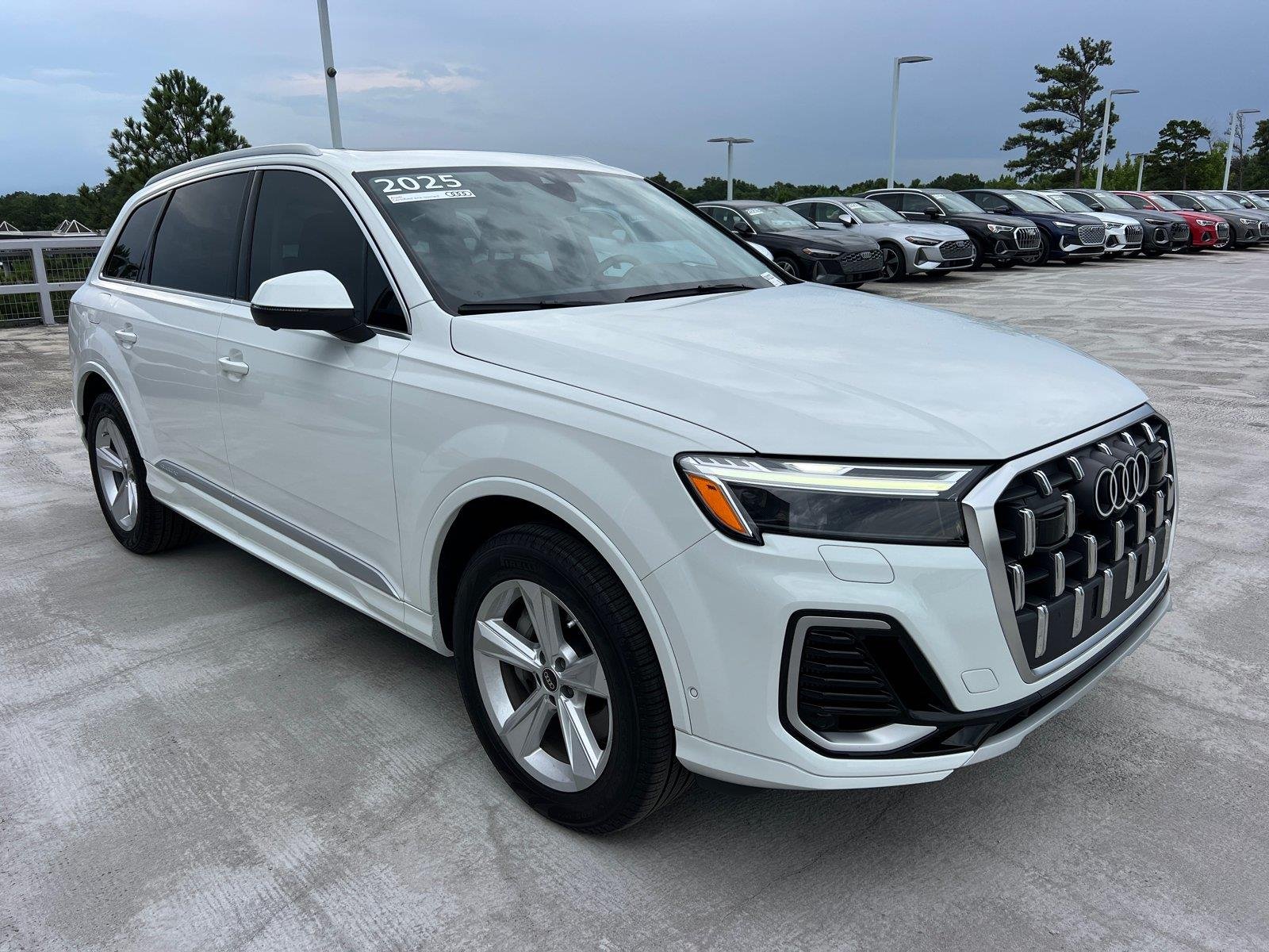 Used 2025 Carrara White Audi Premium image 3