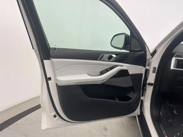 New 2026 Alpine White BMW sDrive40i image 15