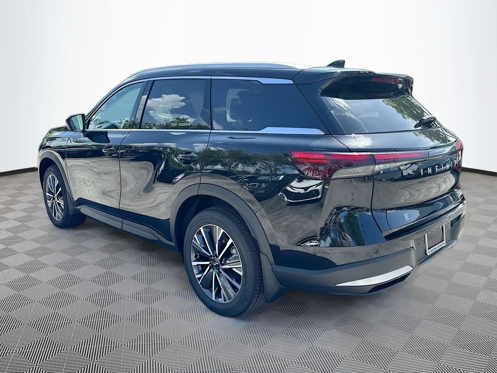 New 2027 MINERAL BLACK INFINITI Luxe FWD image 7