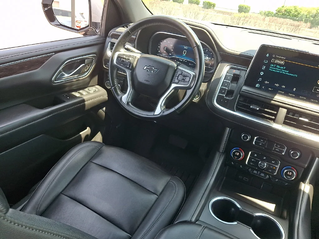 Used 2023 Silver Chevrolet Z71 image 15