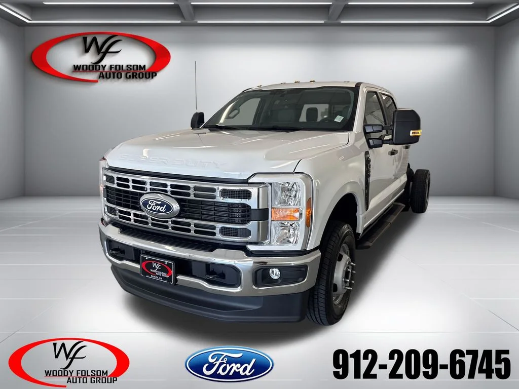 New 2027 Oxford White Ford F-350® XL image 1
