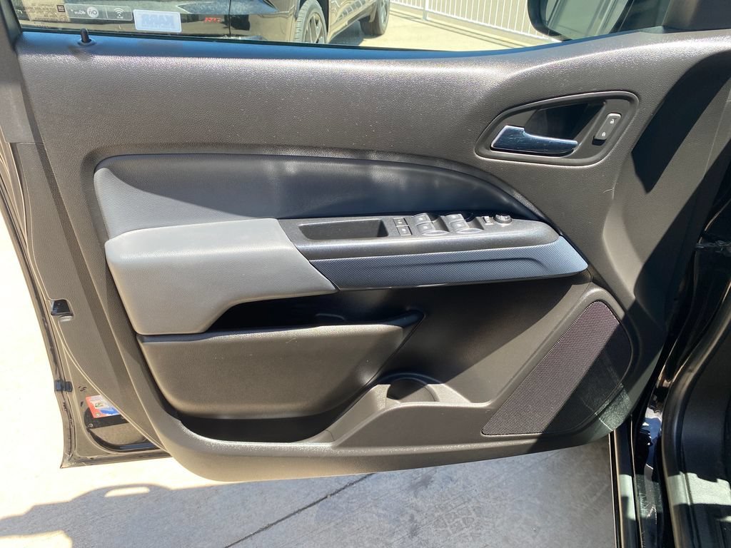 Used 2018 BLACK Chevrolet 4WD Z71 image 10