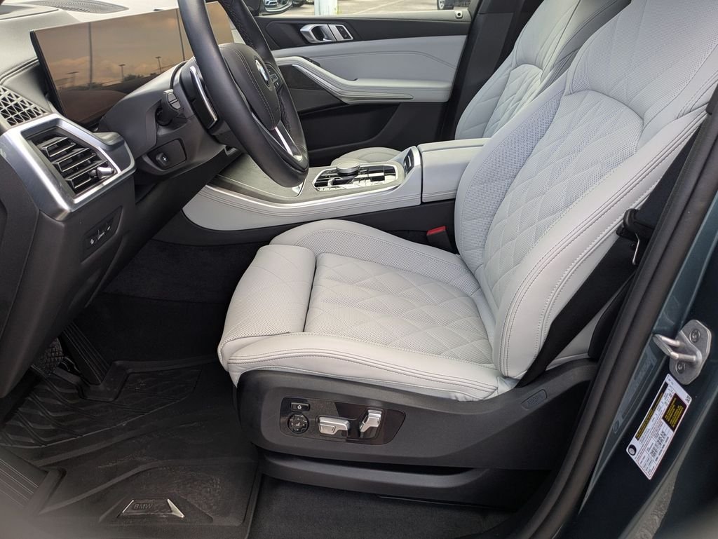 Used 2025 Blue BMW sDrive40i image 11