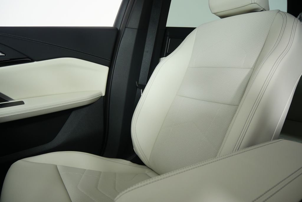 Used 2026 Alpine White BMW xDrive28i image 21