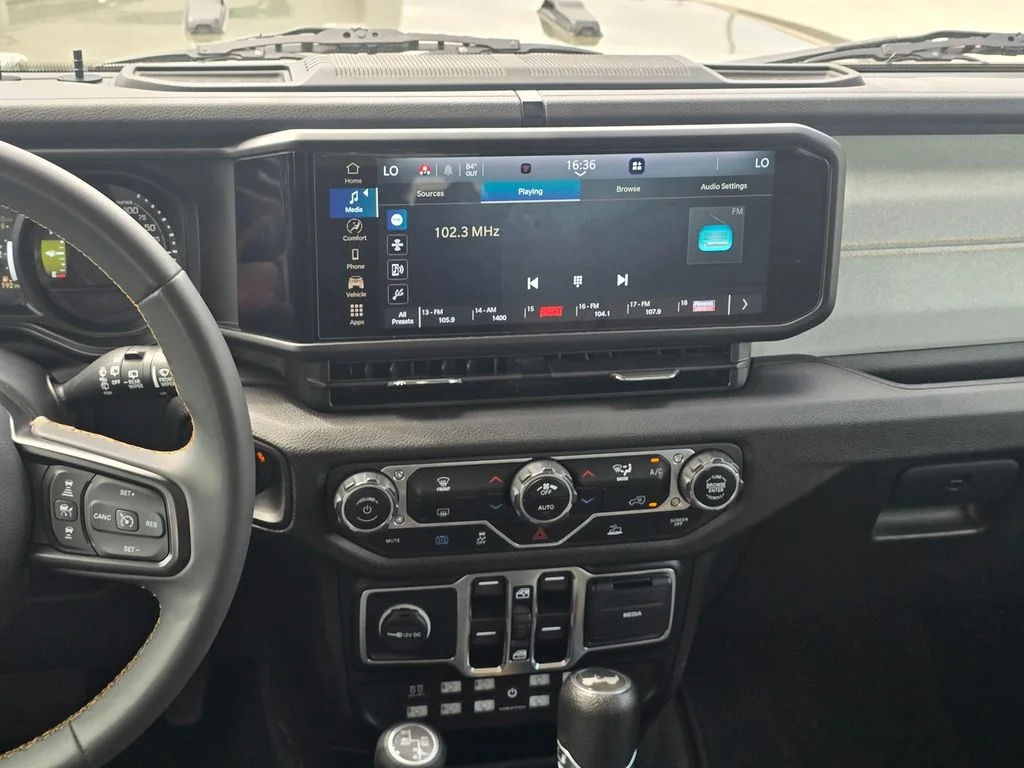 Used 2024 Green Jeep Sport S 4xe image 15