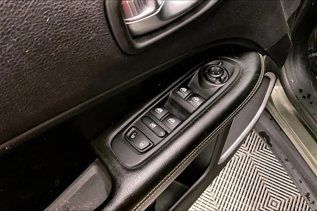 Used 2018 Olive Green Pearlcoat Jeep Sport image 35