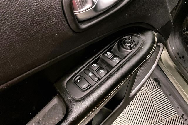 Used 2018 Olive Green Pearlcoat Jeep Sport image 36