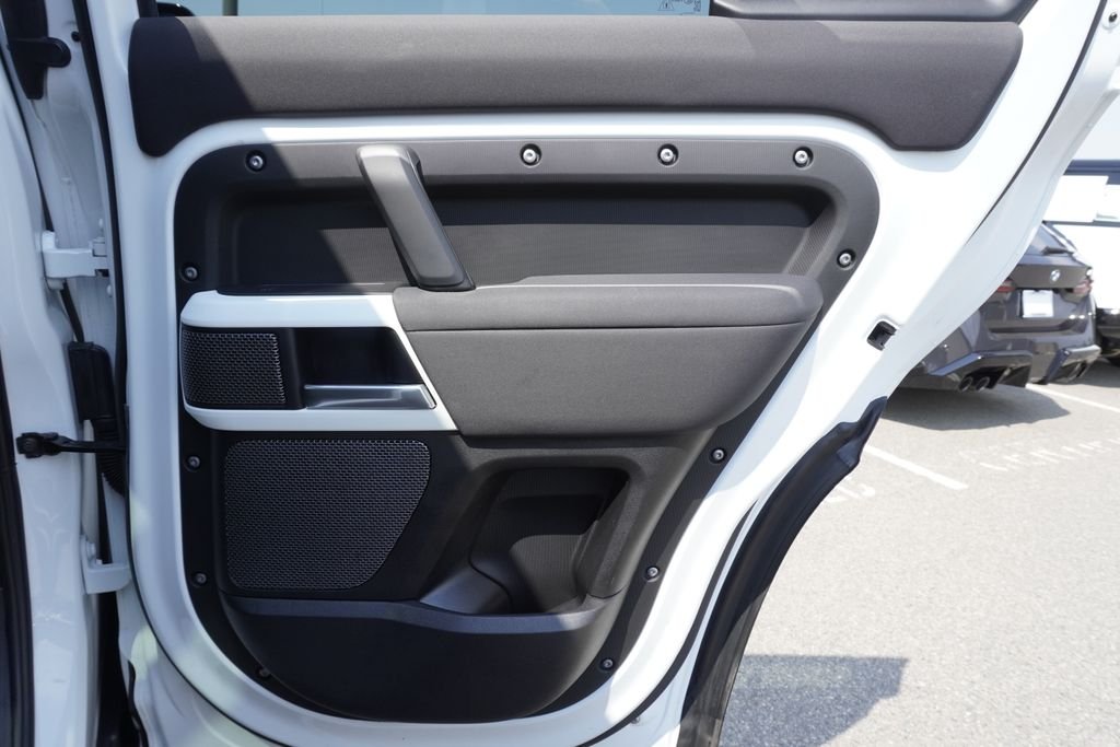 Used 2023 White Land Rover S image 25