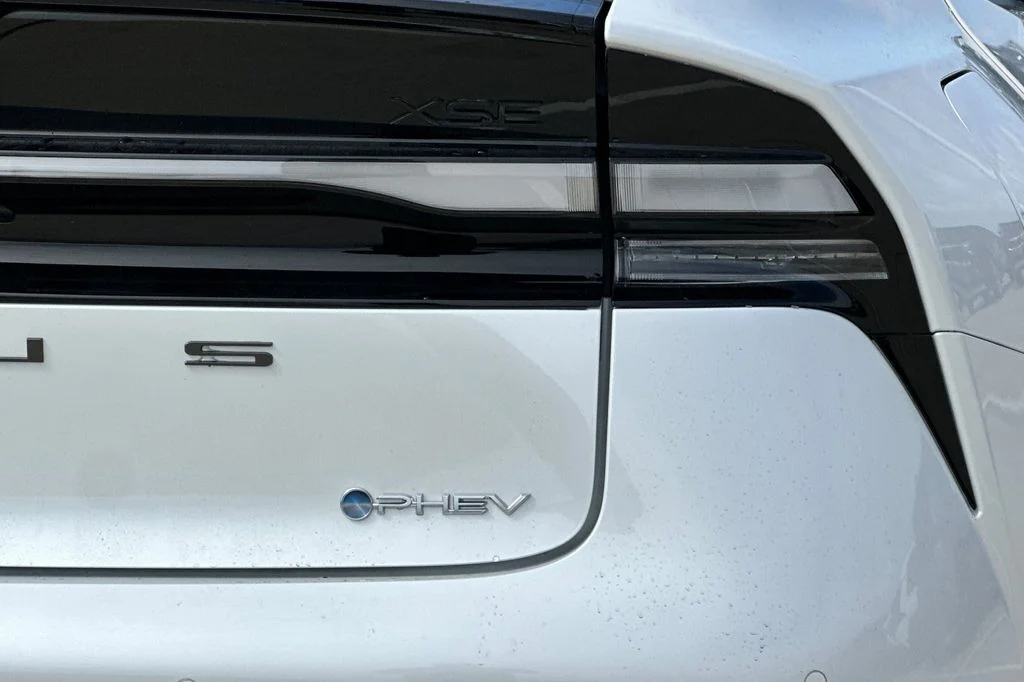 New 2027 Wind Chill Pearl <sup>1</sup> Toyota  XSE image 30