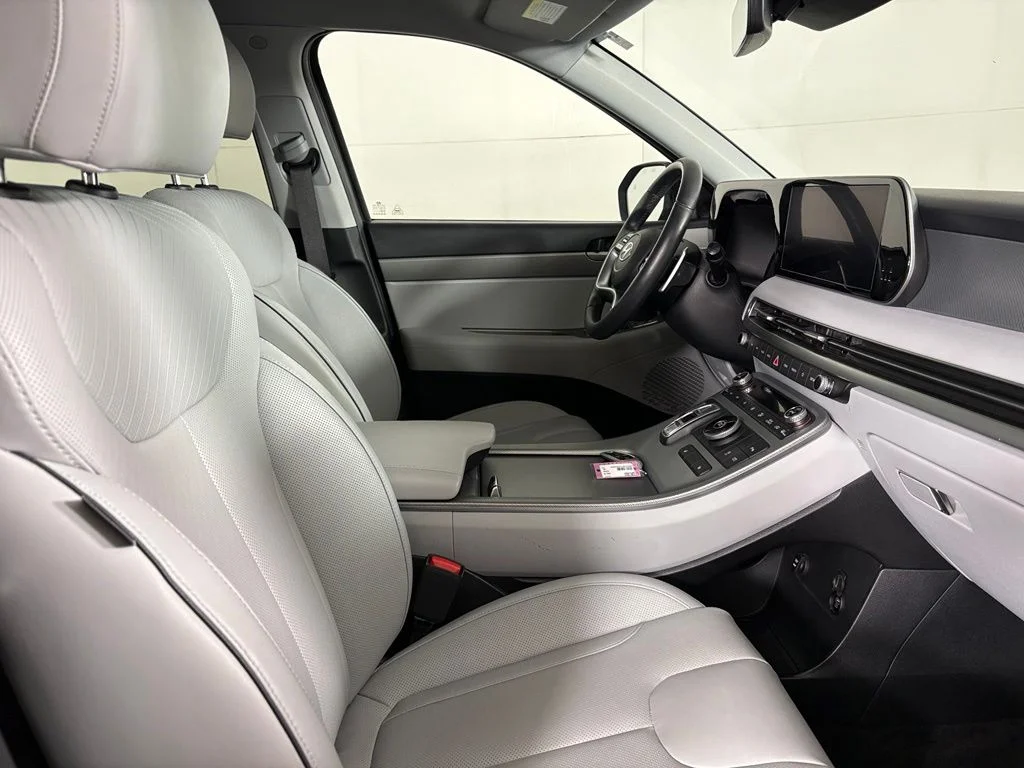 Used 2025 Black Hyundai SEL image 14