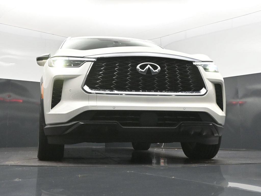 Certified Used 2023 White INFINITI LUXE image 47