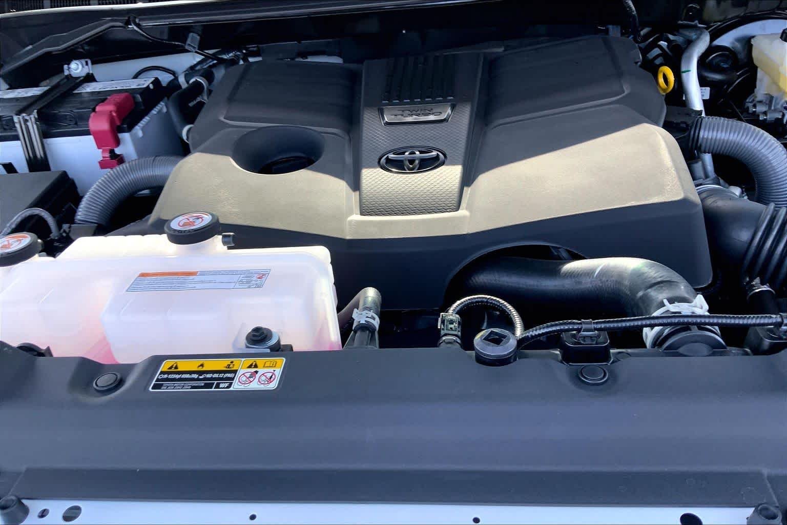 New 2026 Wind Chill Pearl Toyota Platinum image 16