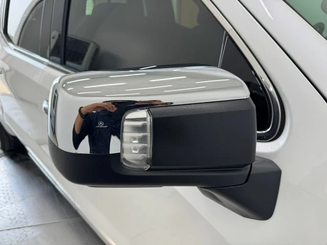 Used 2025 White Frost Tricoat GMC Denali image 40