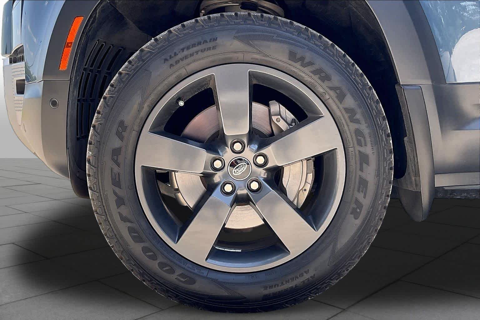 Used 2021 Tasman Blue Metallic Land Rover SE image 11