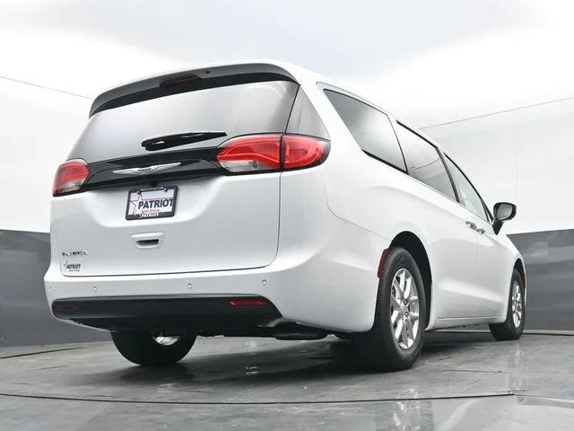 New 2027 Bright White Clear-Coat Exterior Paint Chrysler LX image 42