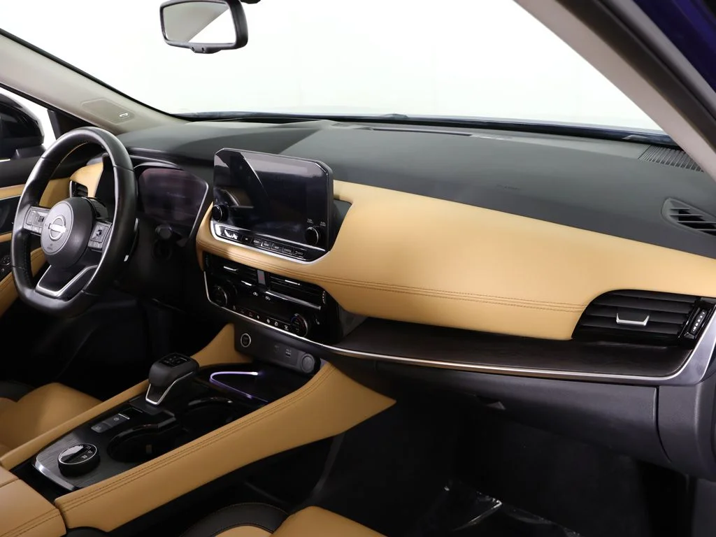 Used 2023  Nissan Platinum image 31