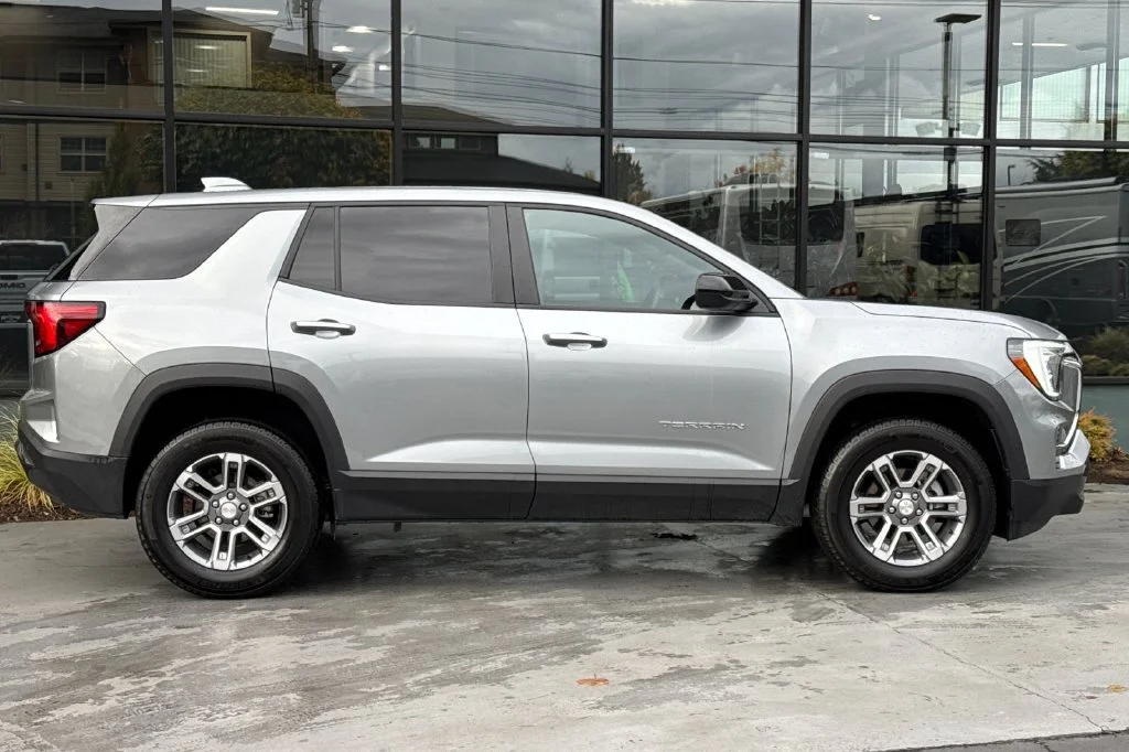 Used 2026 Sterling Metallic GMC Elevation image 3
