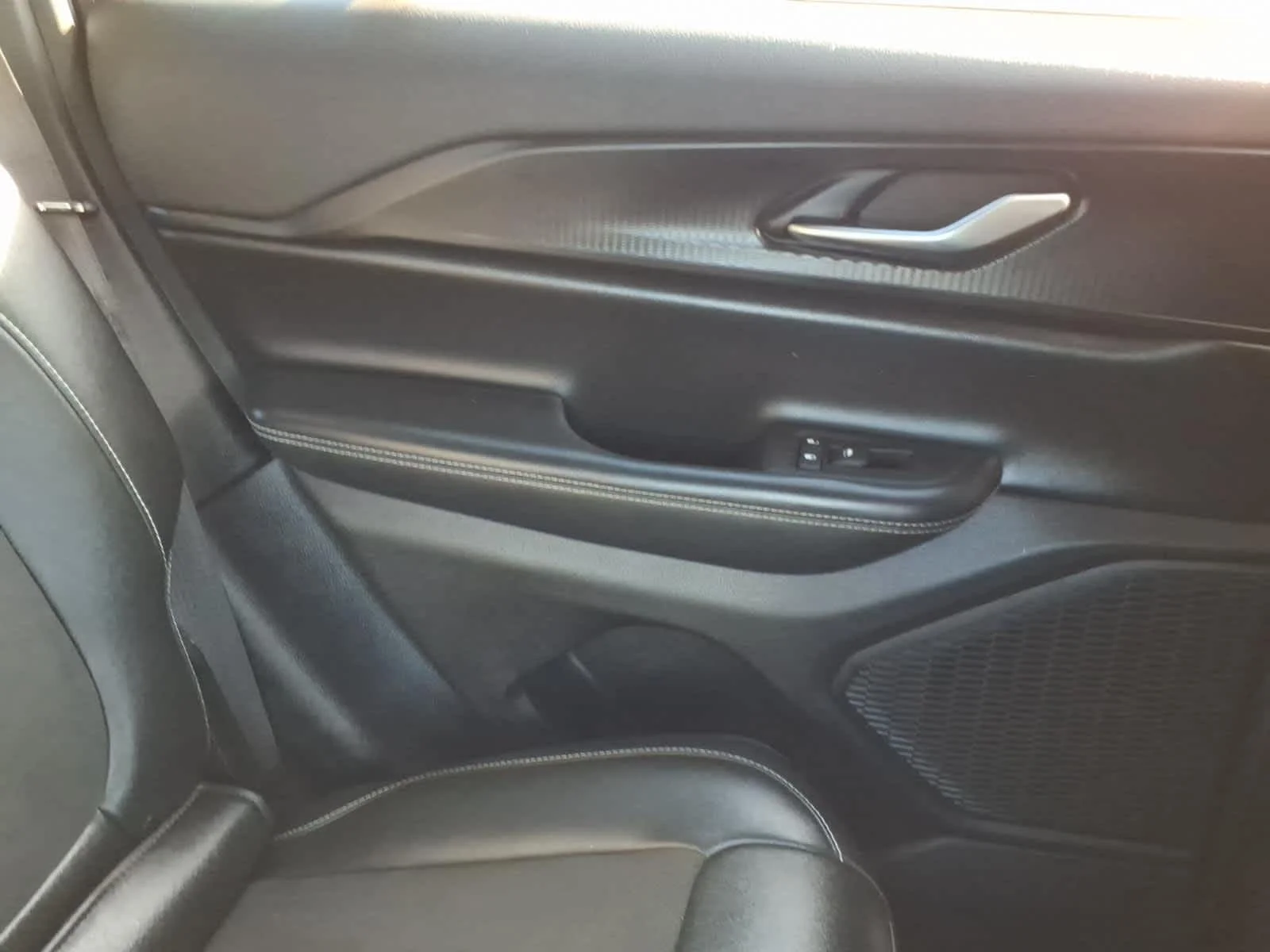 Used 2023 Baltic Gray Metallic Clearcoat Jeep Altitude image 20