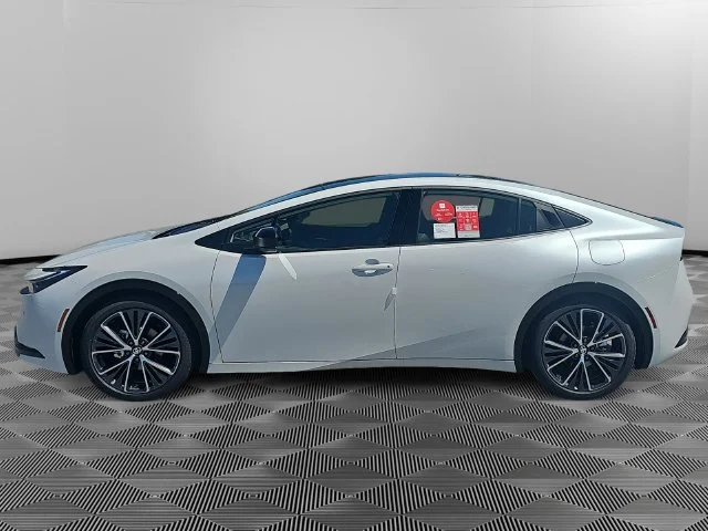 New 2027 Wind Chill Pearl Toyota XLE image 2