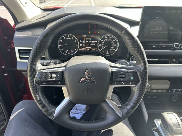 Used 2025  Mitsubishi SE image 13