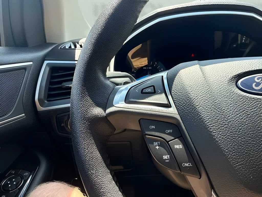 Used 2018  Ford SEL image 15