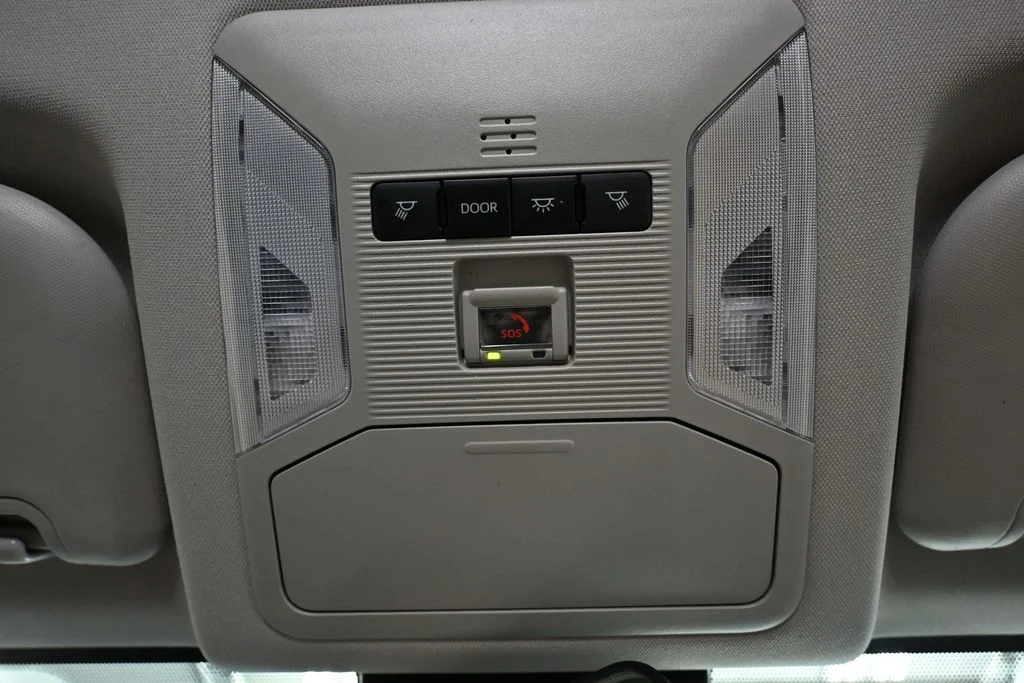 2022 Toyota RAV4 LE - Photo 34