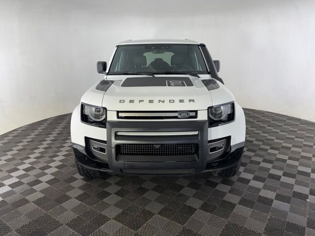 Used 2022 White Land Rover X-Dynamic HSE image 2