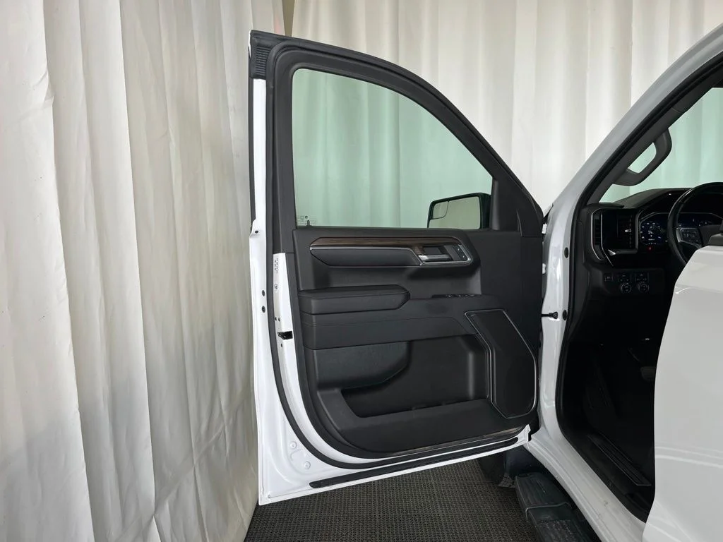 Used 2023 White Chevrolet RST image 17