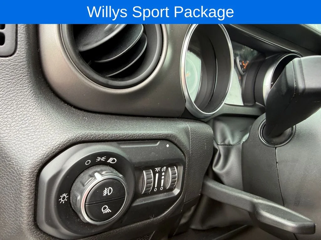 Used 2022 Silver Jeep Sport image 6