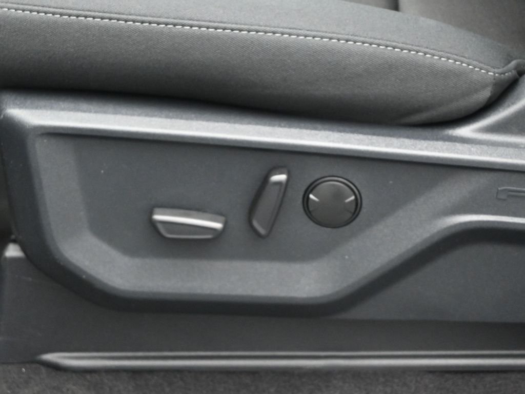 New 2026 Blue Ford XLT image 9