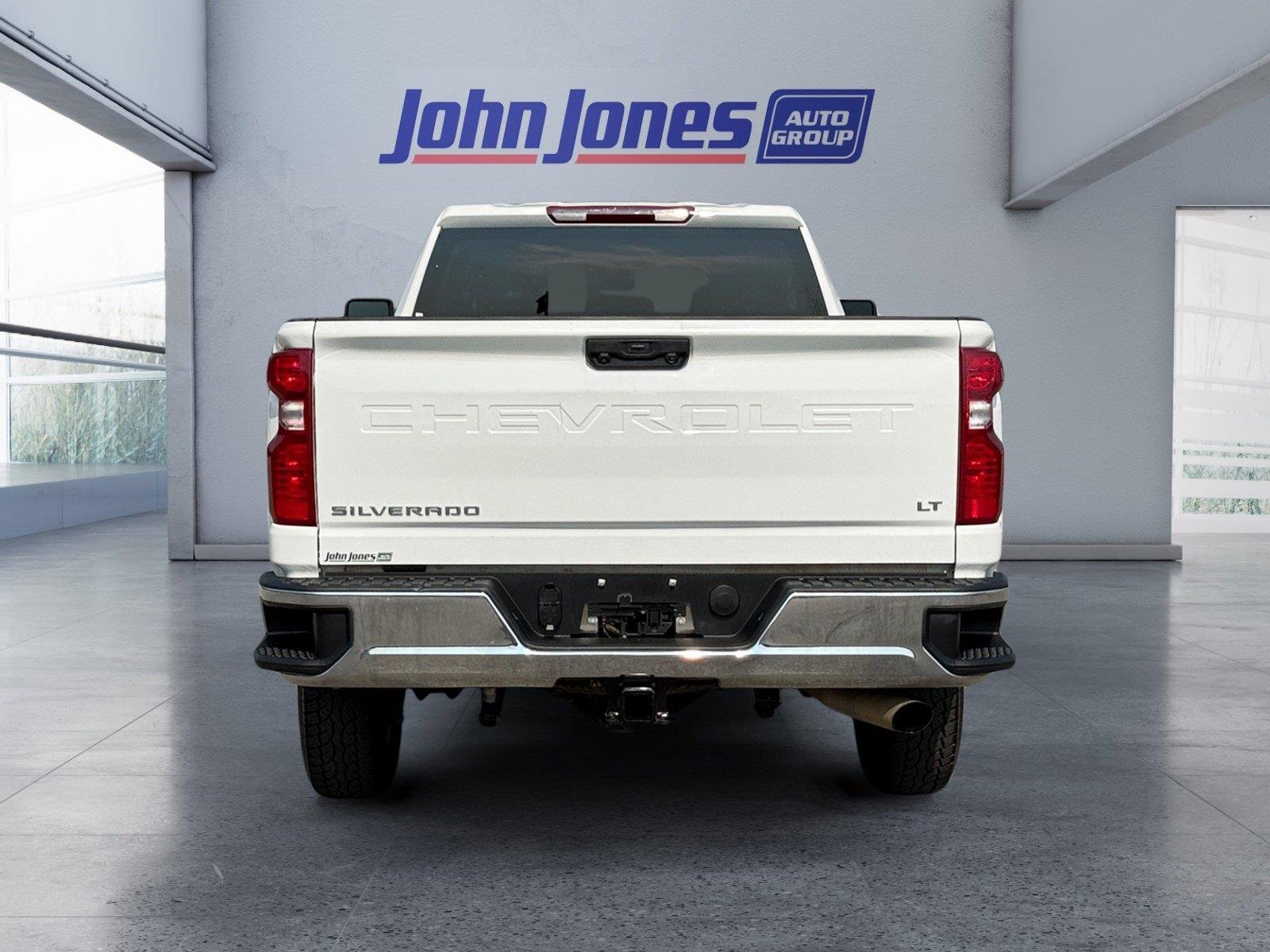 Used 2025 Summit White Chevrolet LT image 4