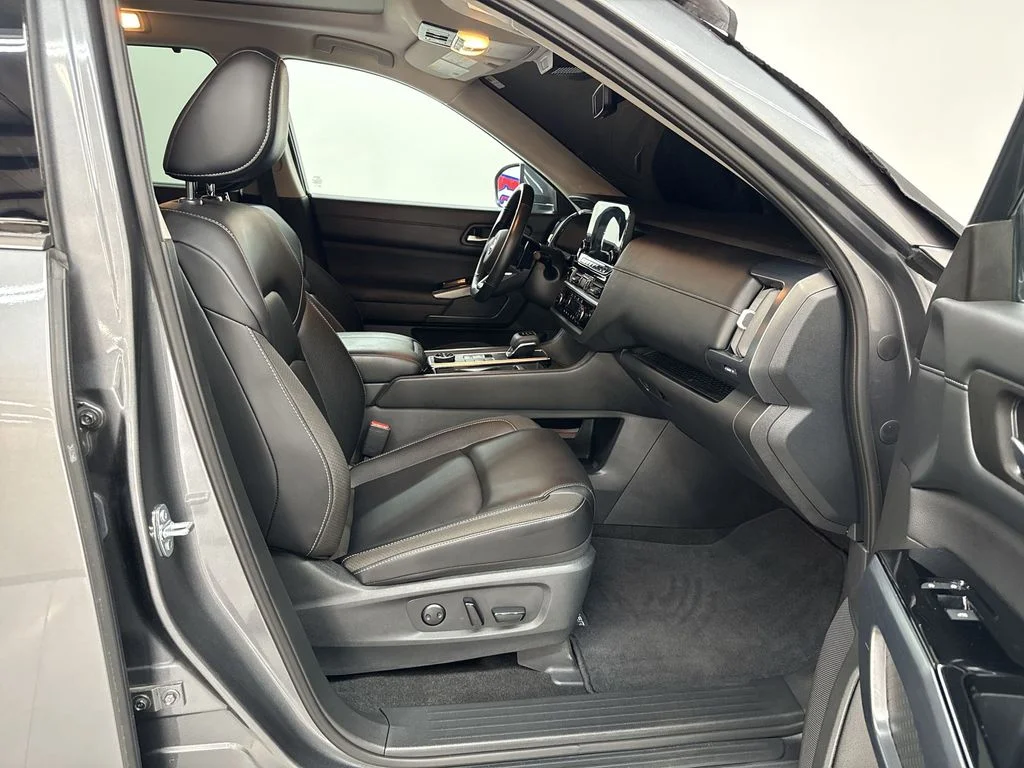 Used 2025 Gun Metallic Nissan SL image 18