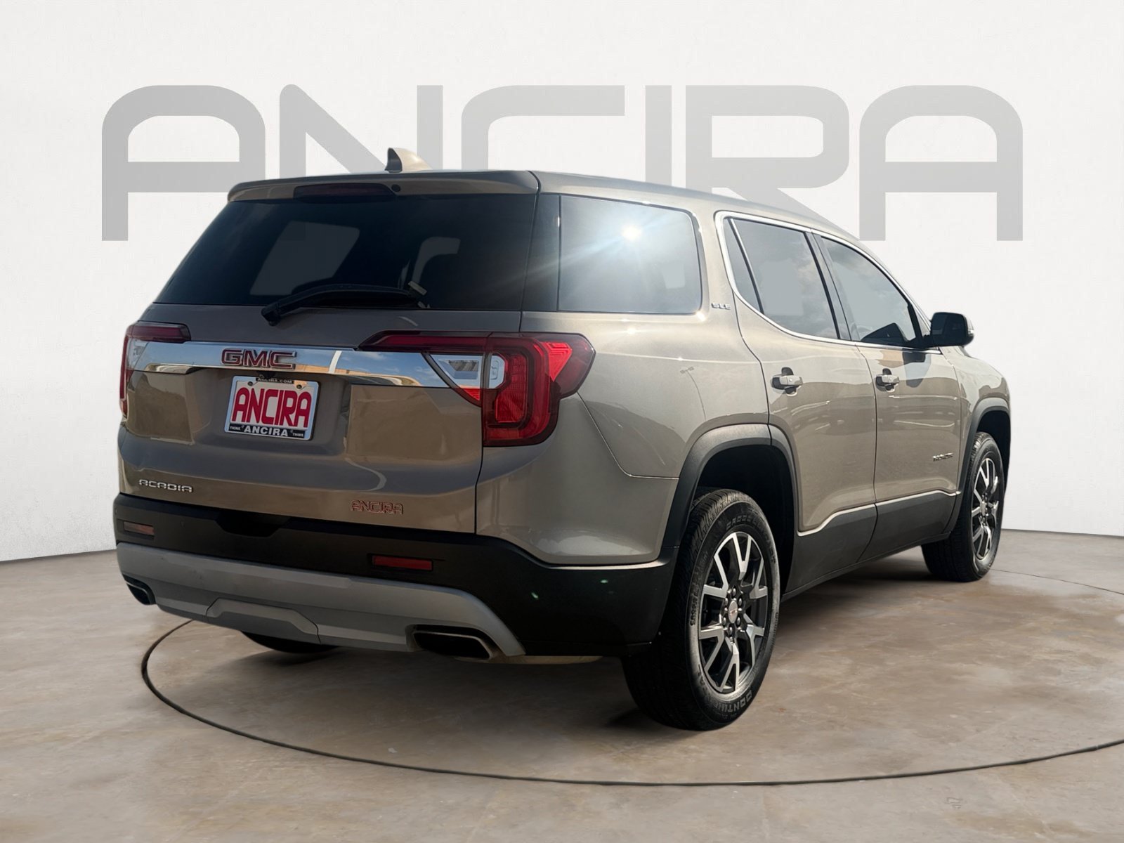 Used 2022 Light Stone Metallic GMC SLE image 10