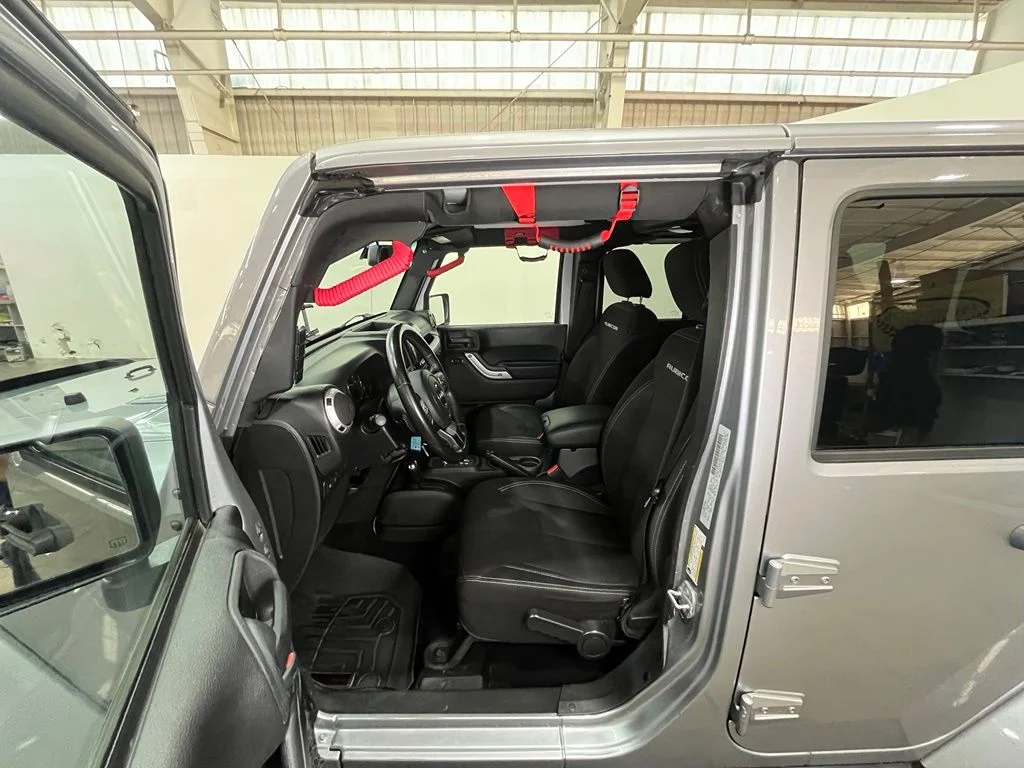 Used 2015 Silver Jeep Unlimited Rubicon image 17