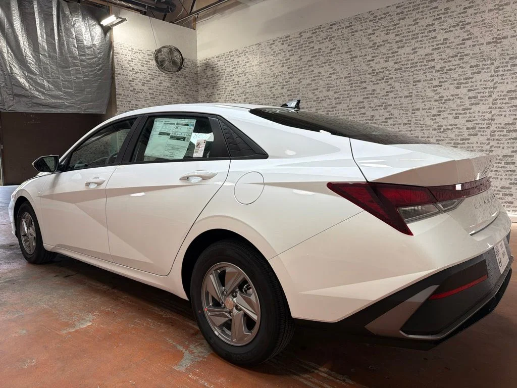 New 2026 Serenity White Hyundai SE image 5