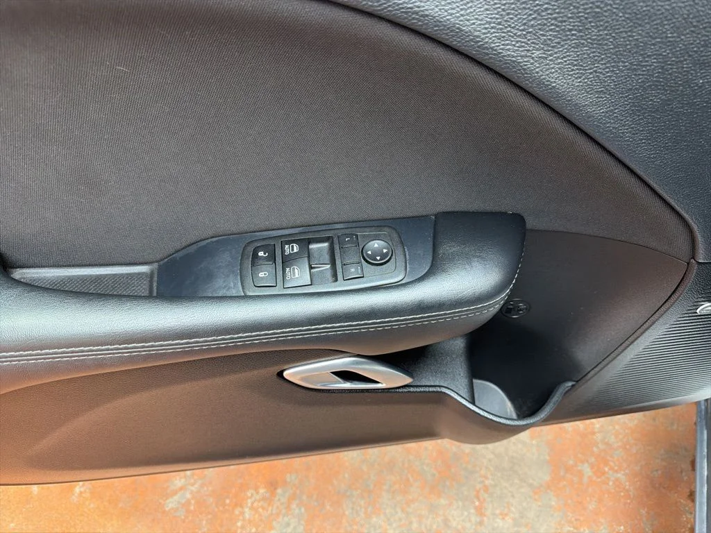 Used 2023 White Dodge SXT image 14