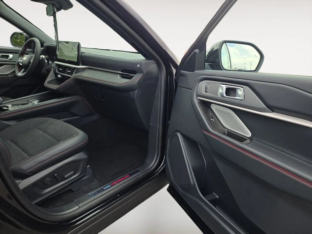 New 2026 AGATE BLACK METALLIC Ford ST image 9
