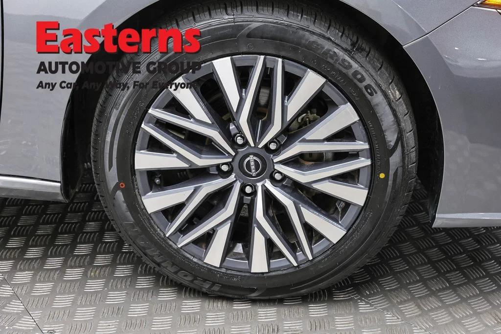 Used 2023 Gray Nissan 2.5 SV image 31