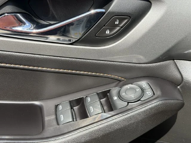 Used 2020 SILVER ICE METALLIC Chevrolet LT Cloth image 21