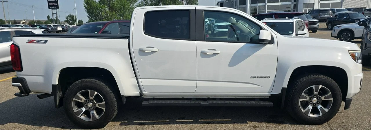 Used 2016 White Chevrolet 4WD Z71 Crew Cab image 6