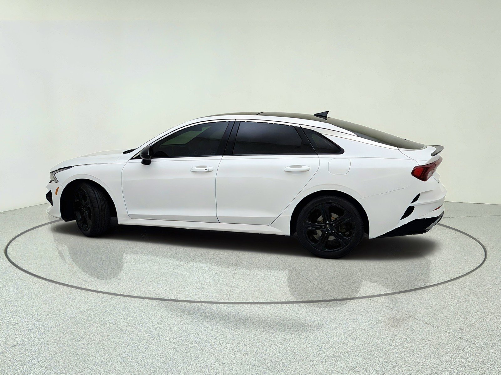 Used 2022 Glacial White Pearl Kia GT-Line image 13