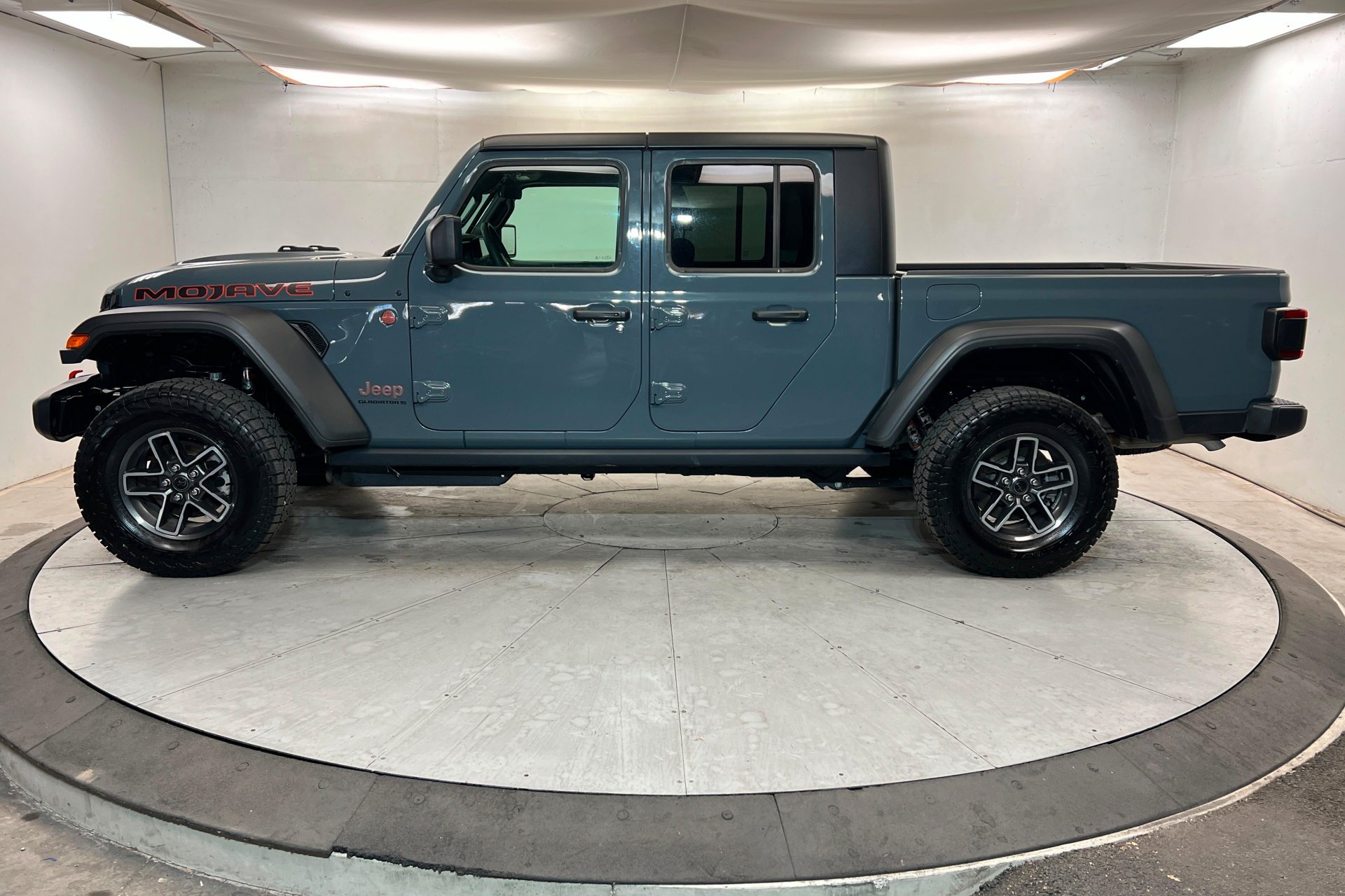 Certified Used 2026 Anvil Clearcoat Jeep Mojave image 2