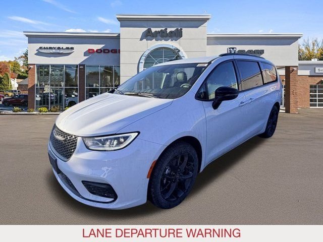 New 2026 Bright White Clear-Coat Exterior Paint Chrysler Select image 4
