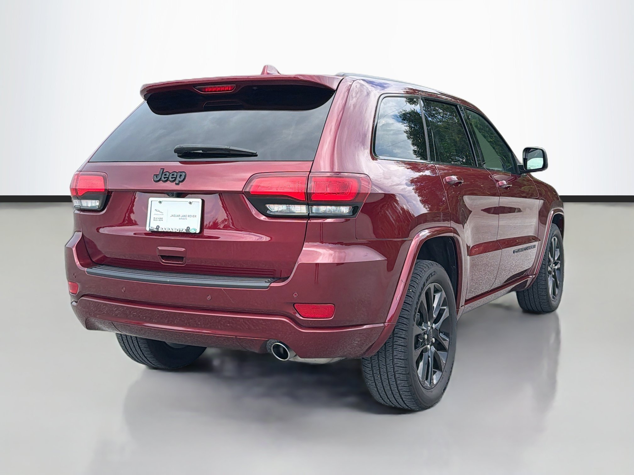 Used 2022 Velvet Red Pearlcoat Jeep Laredo X image 5