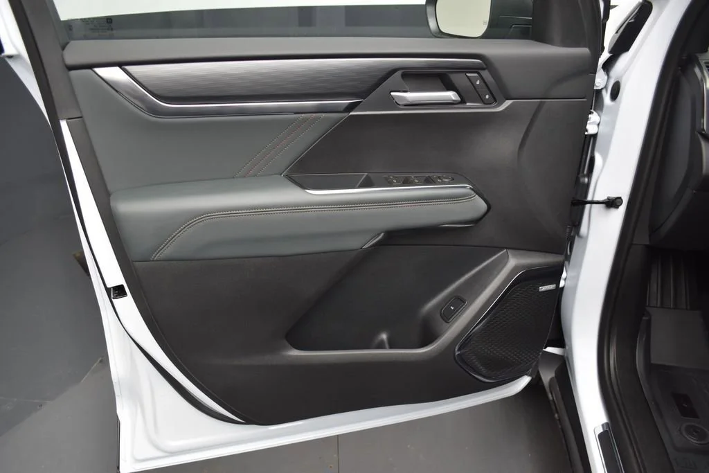 2026 GMC Acadia AT4 - Photo 23