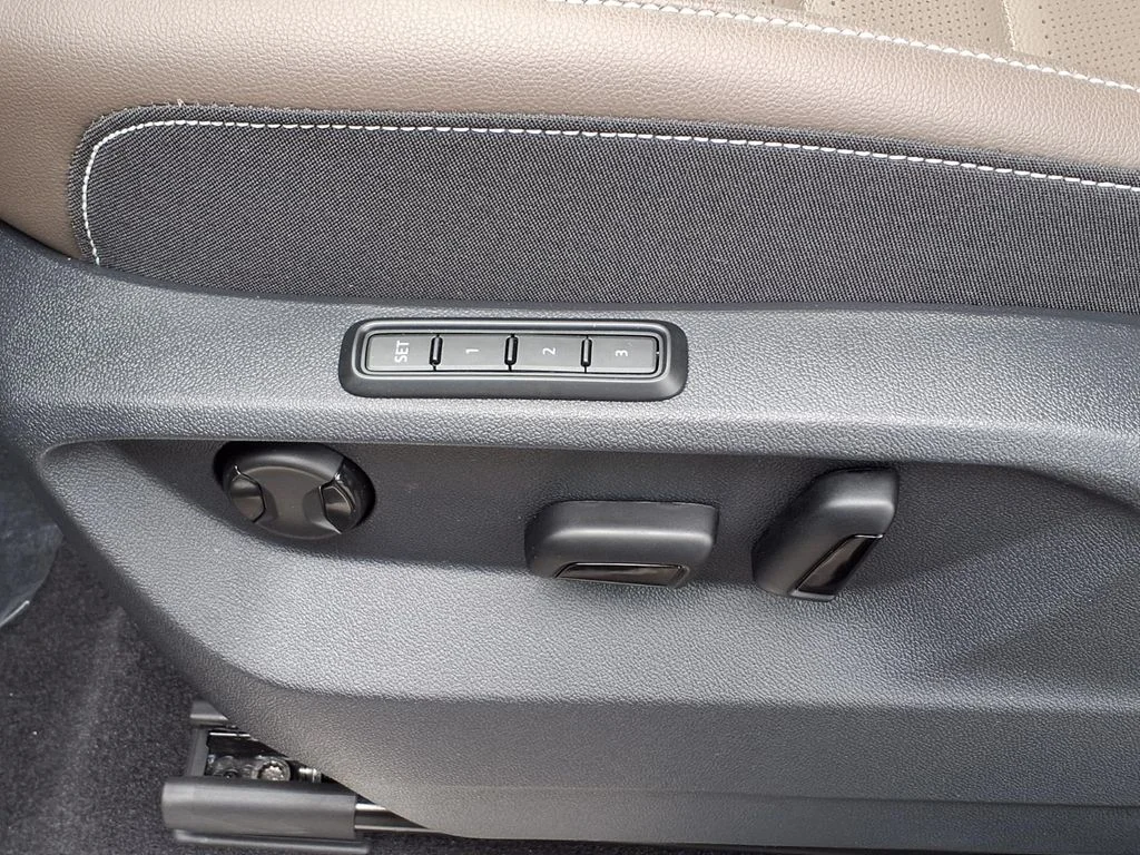 New 2026 Avocado Green Pearl Volkswagen 2.0T SEL image 12