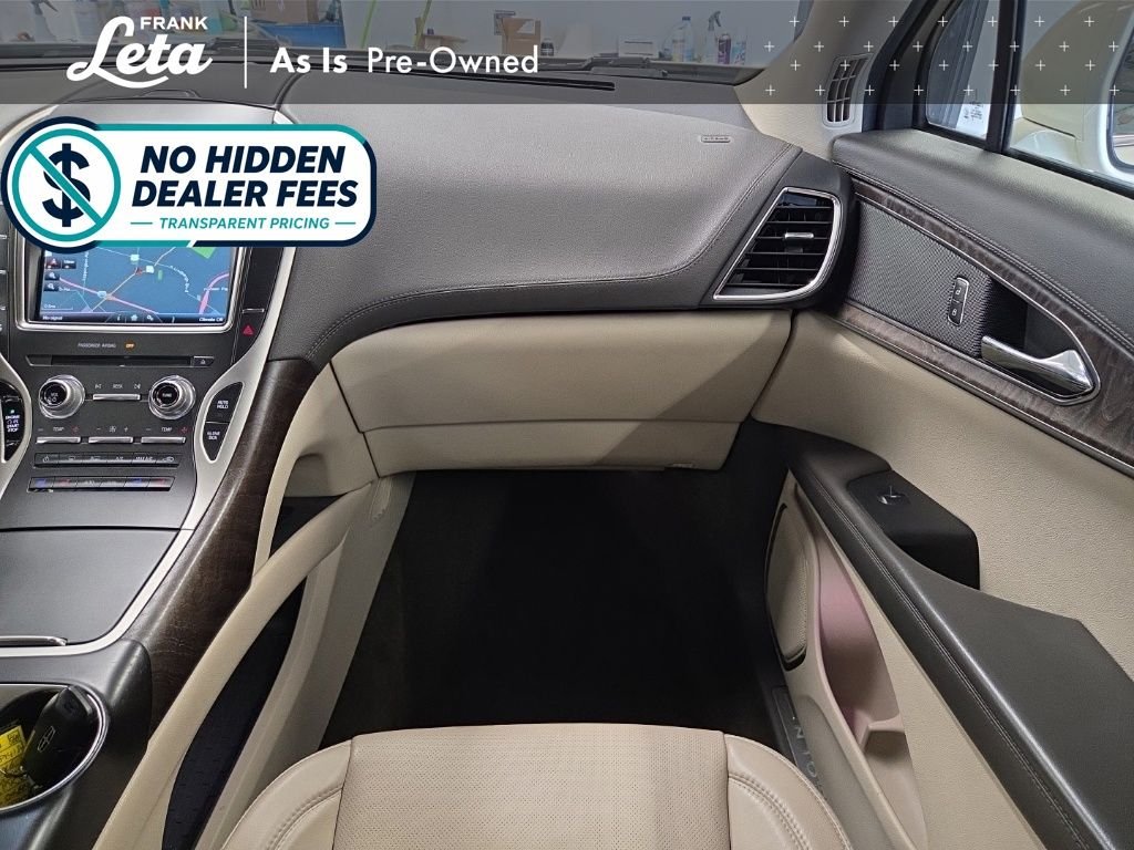 Used 2016 Platinum Dune Metallic Tri-Coat Lincoln  image 21