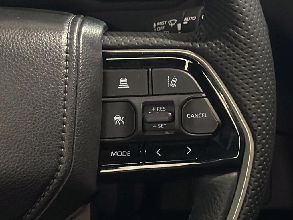 Used 2026 Wind Chill Pearl Toyota Platinum image 26